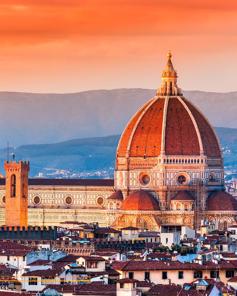 Catedral de Santa Maria del Fiore em Florença ao entardecer